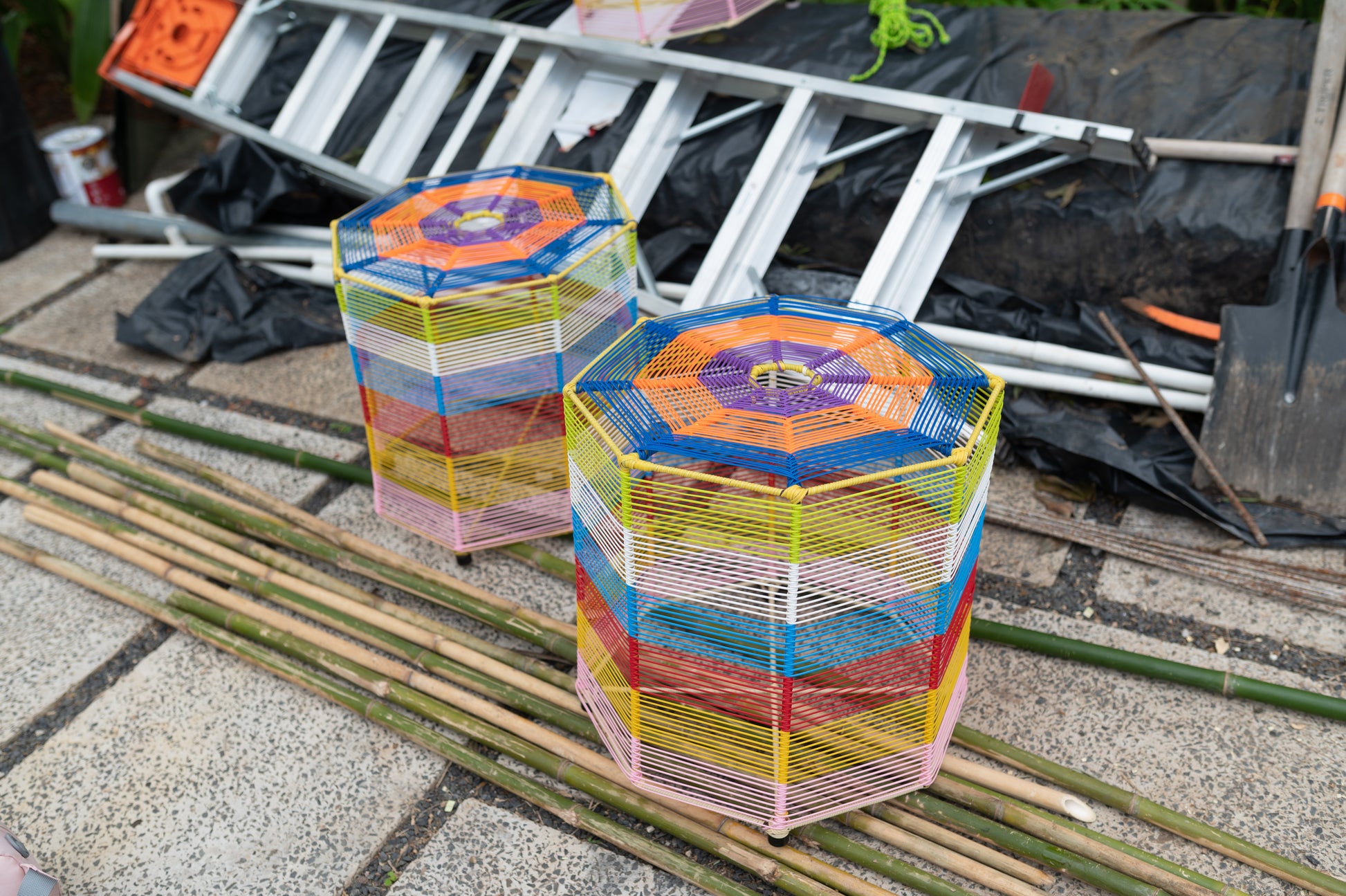 Rubber chord weaving table