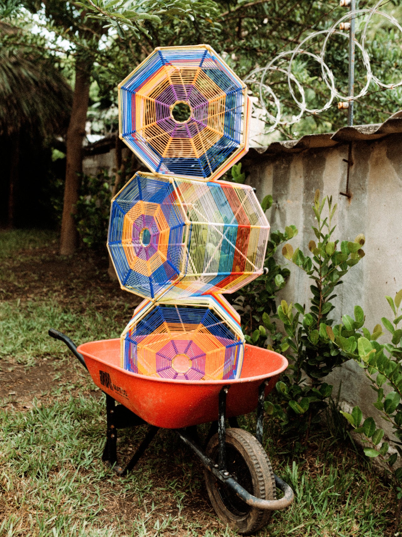 Rubber chord weaving table