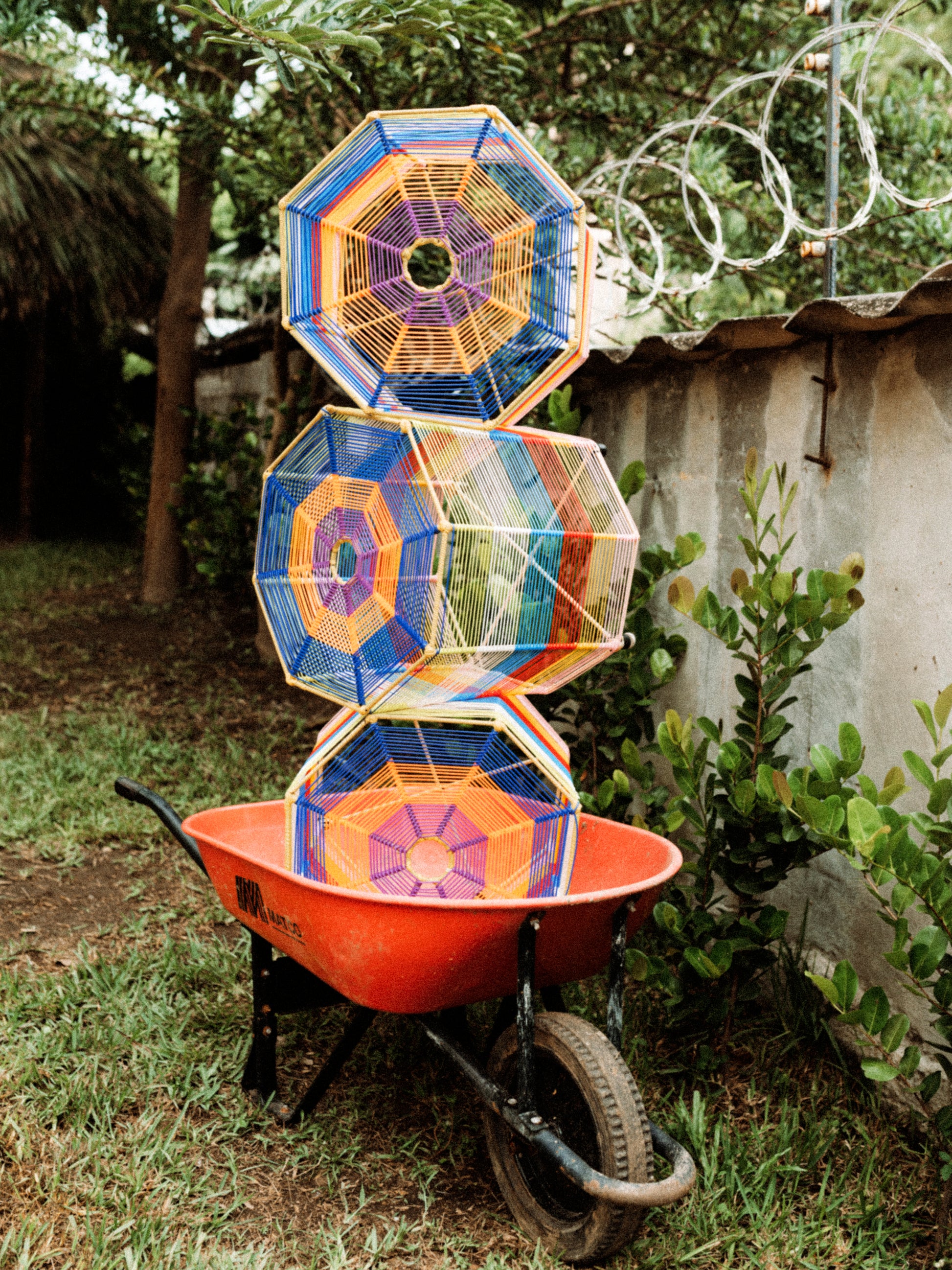 Rubber chord weaving table