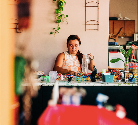 Working women at tropical contento workshop